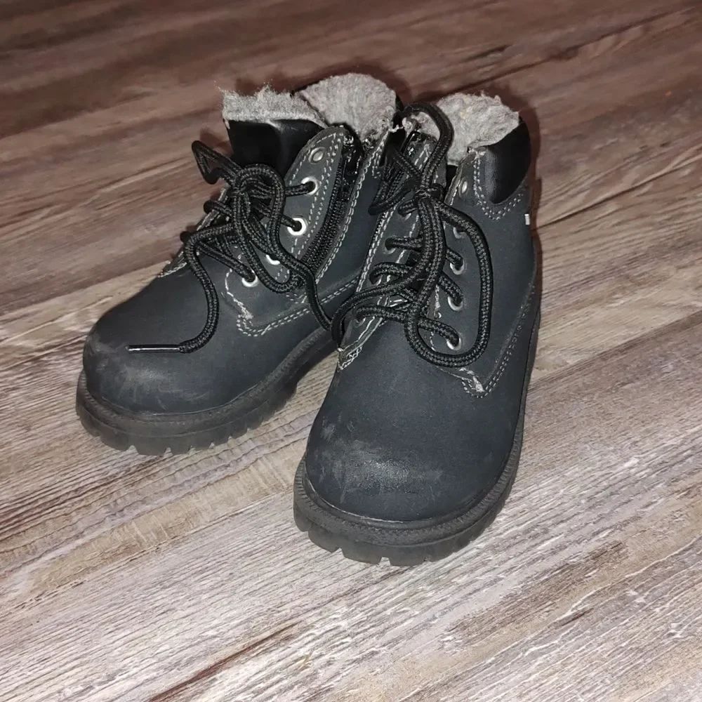 Smart fit  black waterproof boys hiking winter boots  Sz 8